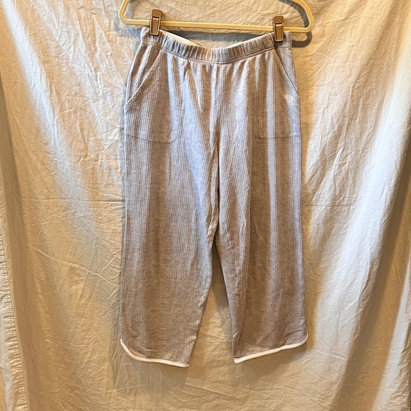 Jockey Cropped Lightweight Sweatpants with Elastic Band - Picture 1 of 4